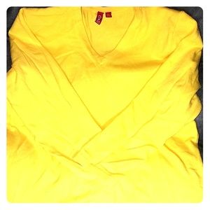 525 yellow sweater